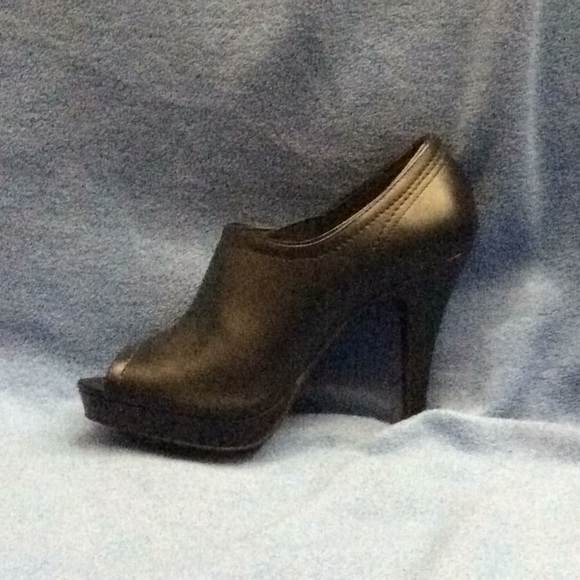Black Peep-Toe Heels - Picture 5 of 5